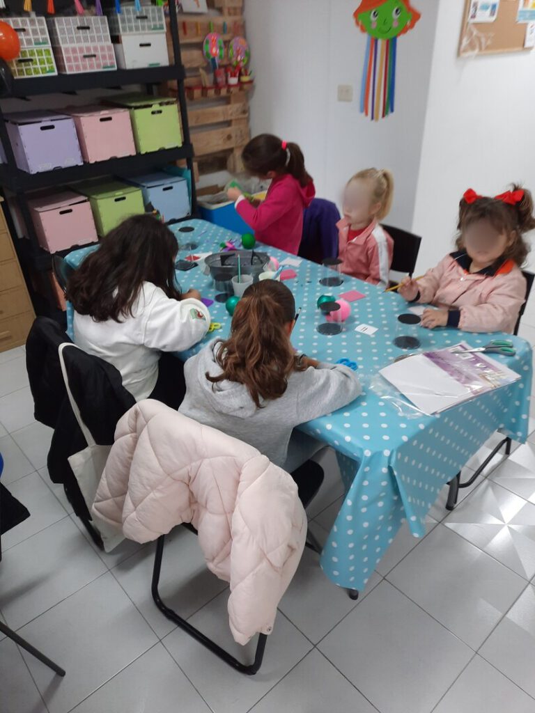 TALLER DE MANUALIDADES HALLOWEEN 2024 0