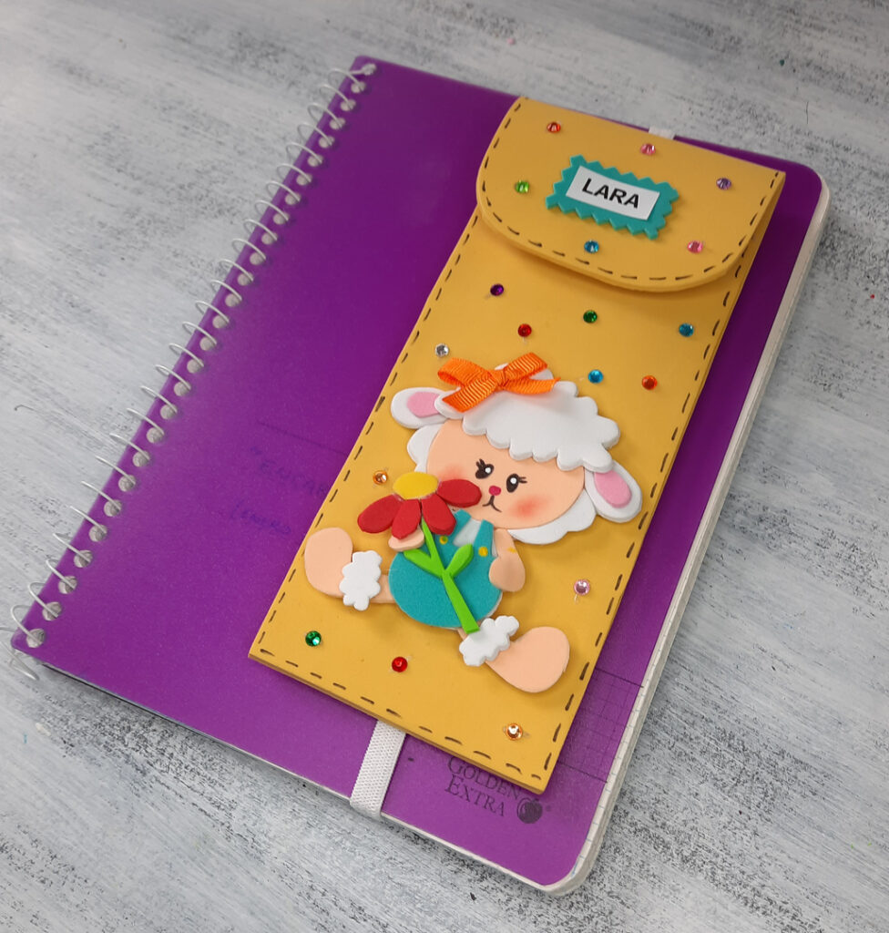 ESTUCHE GOMA EVA (3)