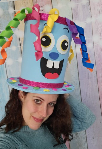 TALLER DE SOMBREROS LOCOS (1)-fotor-2025052184028