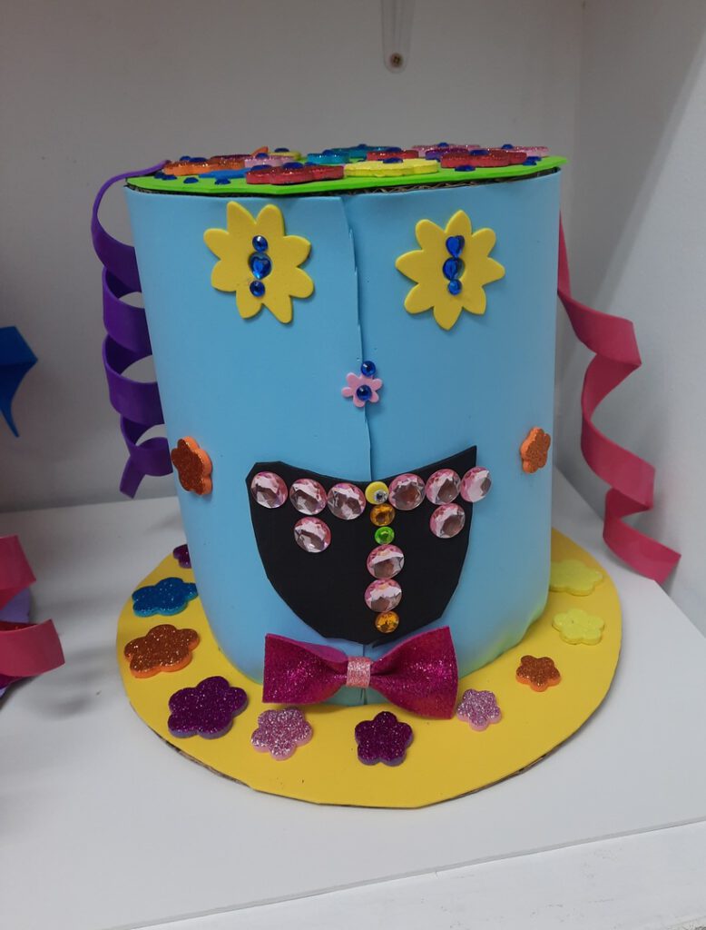TALLER DE CARNAVAL: SOMBREROS LOCOS 8
