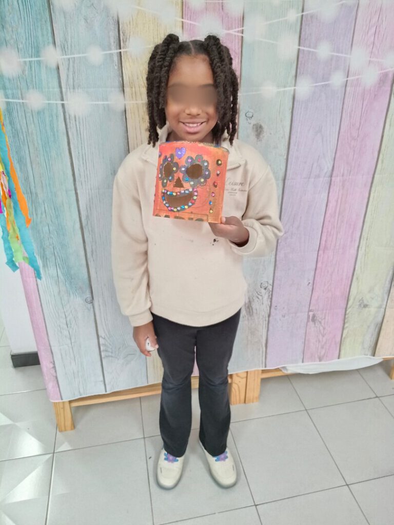 TALLER DE HALLOWEEN: ¡CALABAZAS QUE BRILLAN EN LA OSCURIDAD! 8