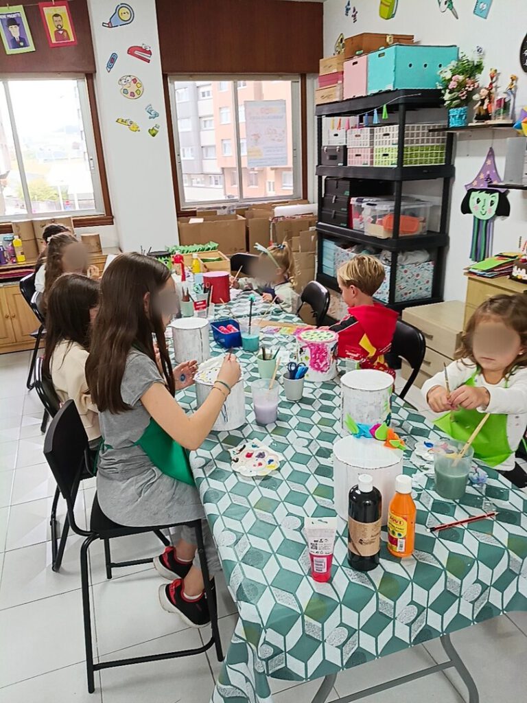 Taller de Halloween ¡Calabazas que brillan en la oscuridad! (3)