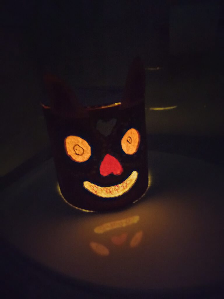 TALLER DE HALLOWEEN: ¡CALABAZAS QUE BRILLAN EN LA OSCURIDAD! 9