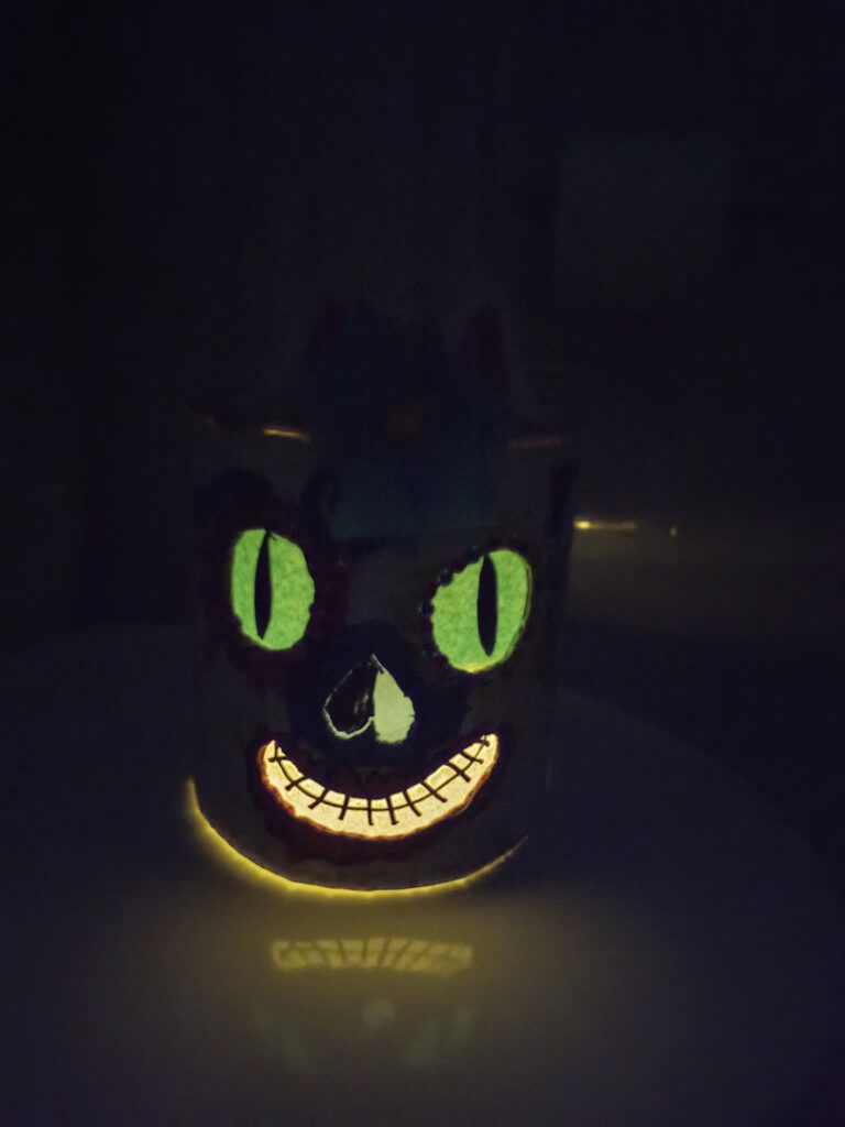 TALLER DE HALLOWEEN: ¡CALABAZAS QUE BRILLAN EN LA OSCURIDAD! 11