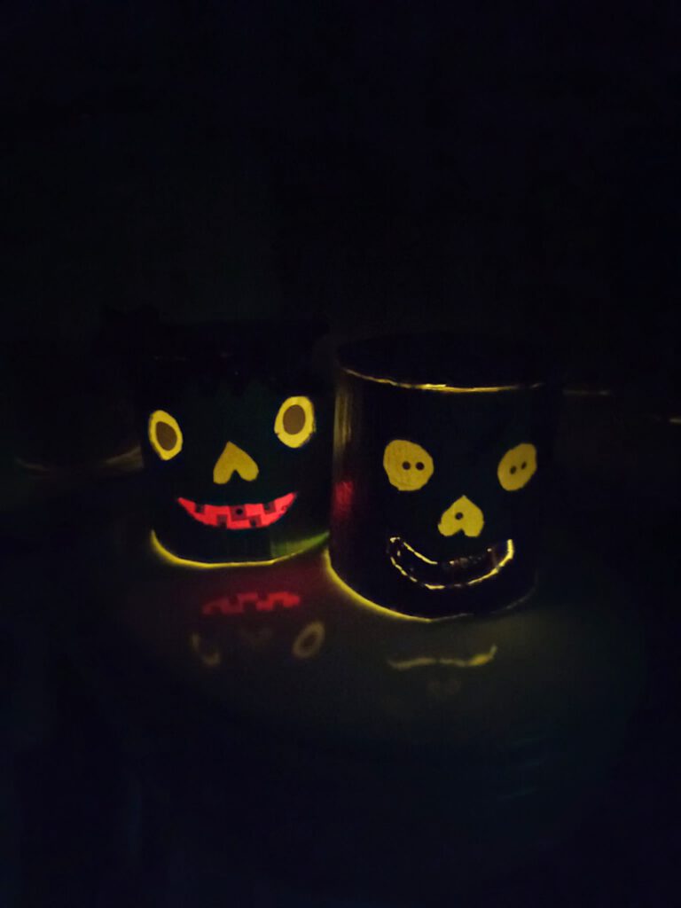 TALLER DE HALLOWEEN: ¡CALABAZAS QUE BRILLAN EN LA OSCURIDAD! 12