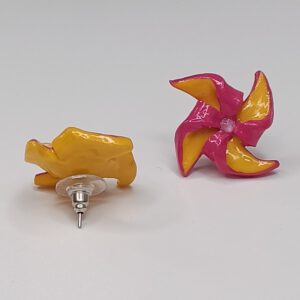 pendientes molinillos cortos - mostaza y fucsia (7)